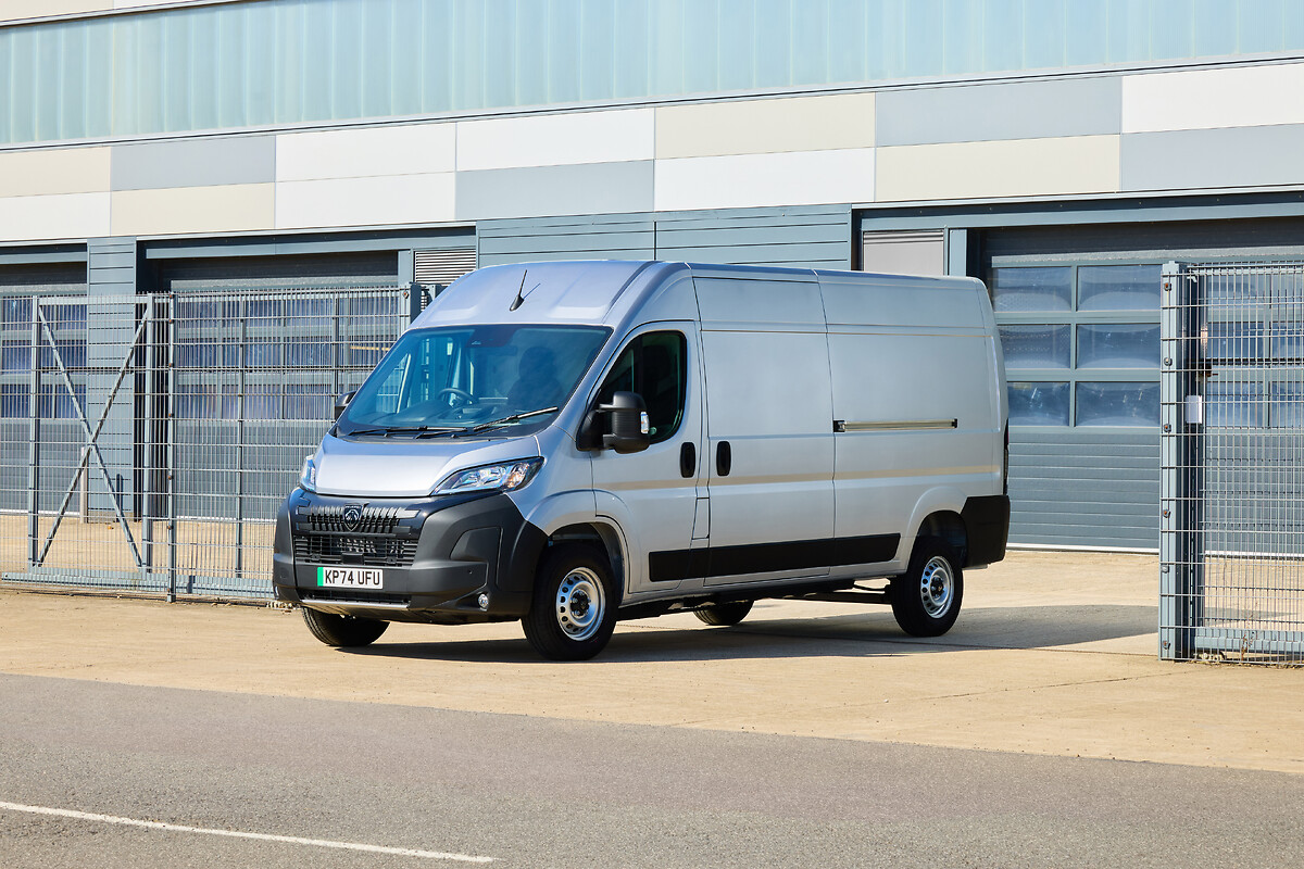 PEUGEOT_E-BOXER_UK_2024_EXT (16)