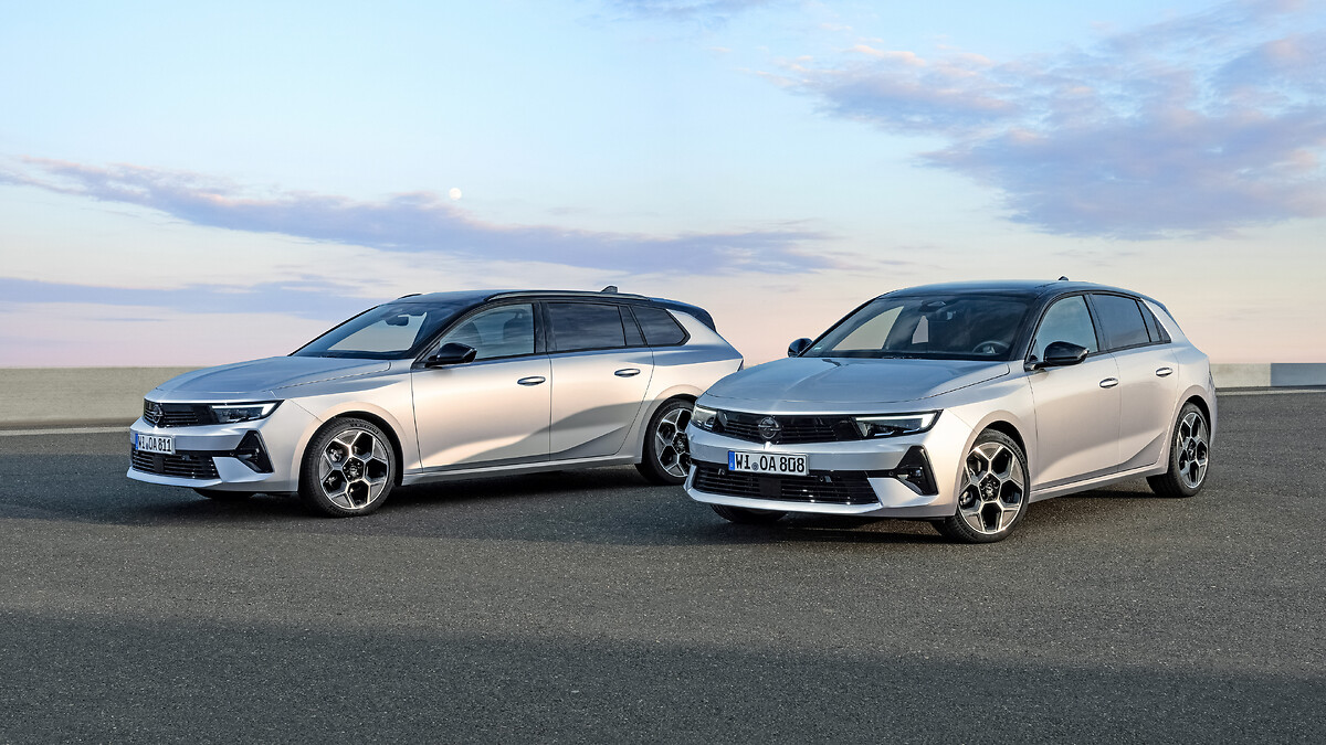 Opel Astra Sports Tourer & Opel Astra