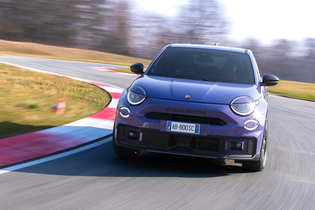 Abarth600eScorpionissima09