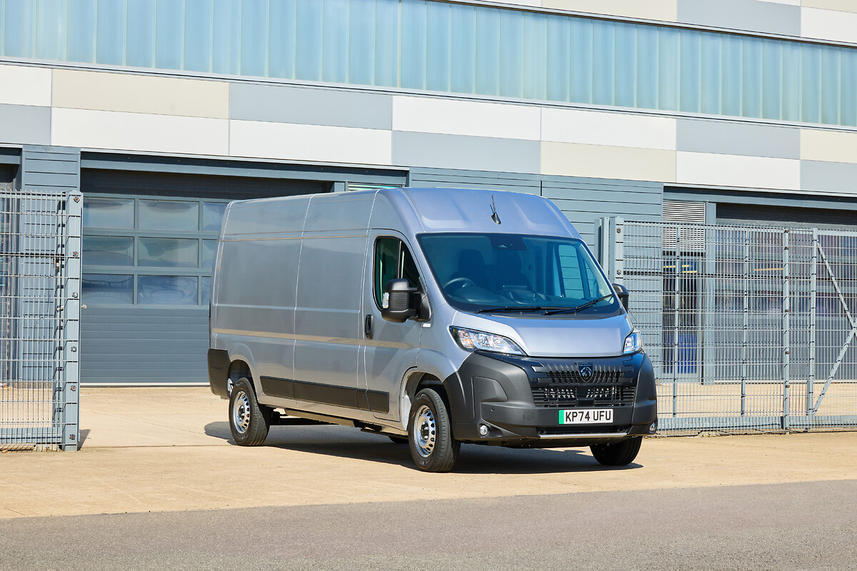 PEUGEOT_E-BOXER_UK_2024_EXT (15)