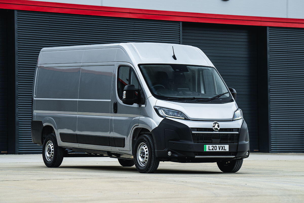 Vauxhall Movano Electric Prime L3 H2 - Quartz Silver - September 2024 (4)