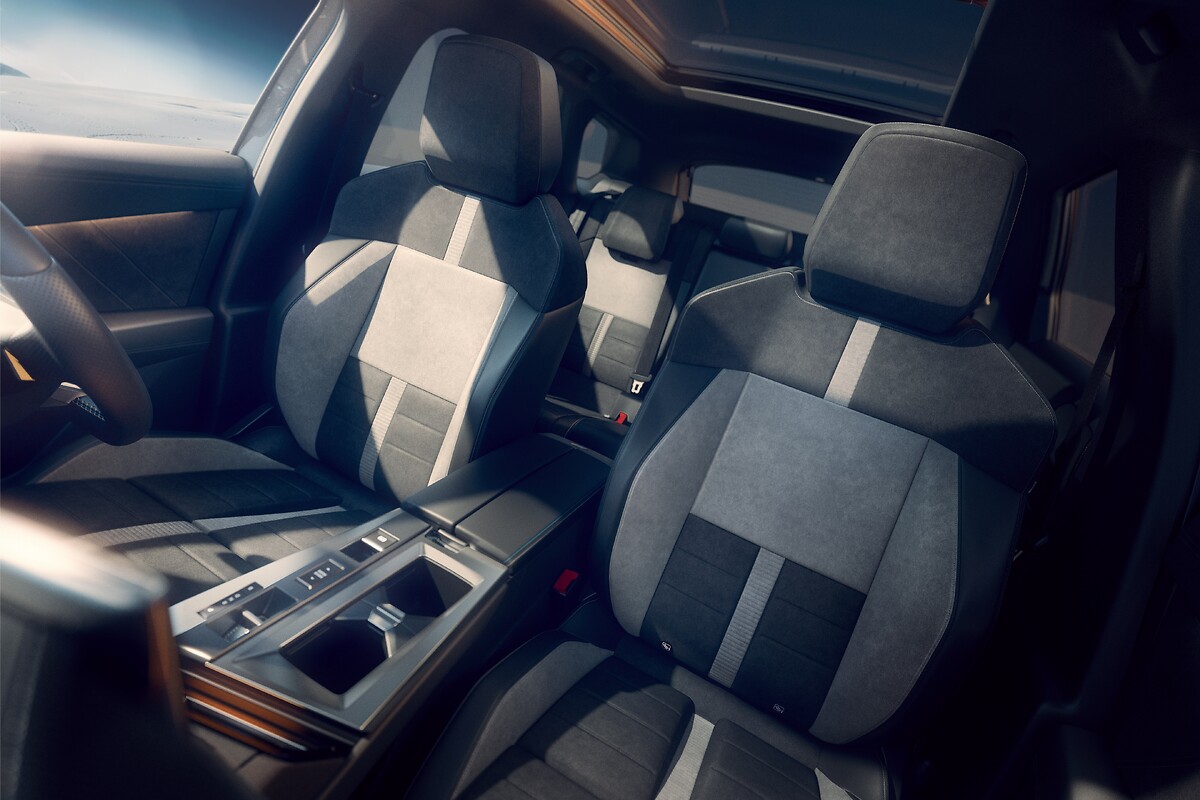 VAUXHALL GRANDLANDeAWD- INTERIOR Embargo 11.06.25 (06h00) rgb