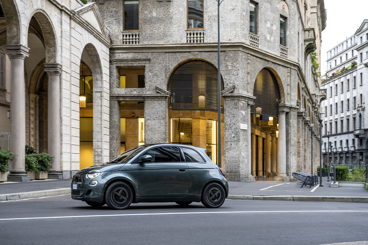 Fiat500eGiorgioArmaniCollectorsedition