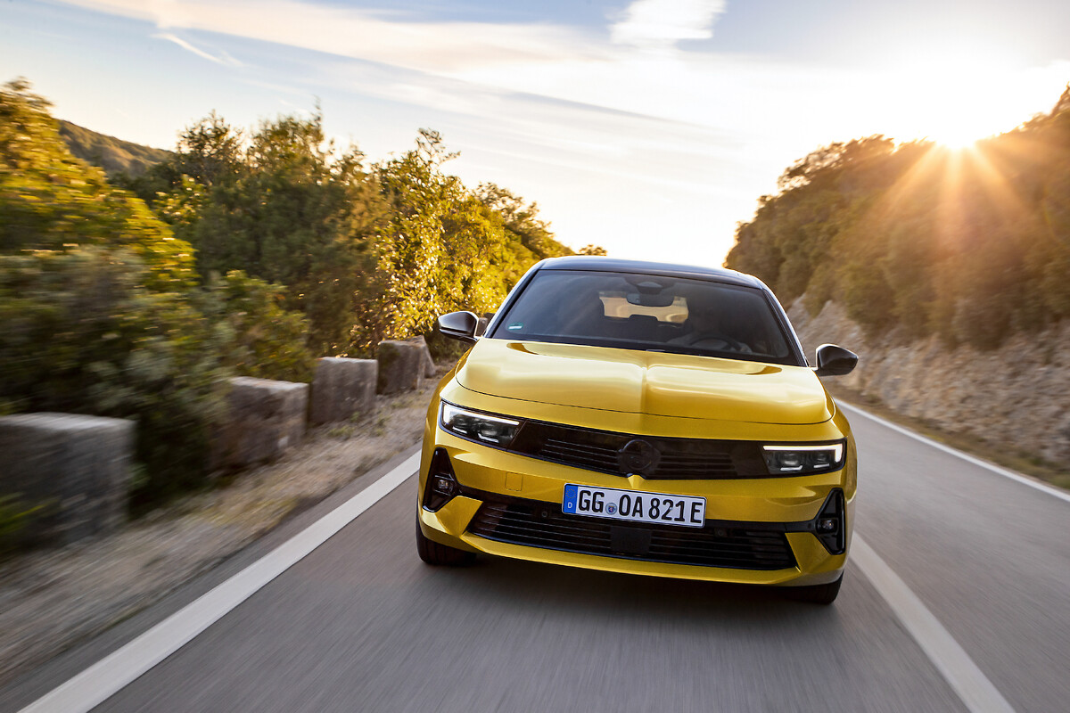 Mehr Leistung, mehr Reichweite, gleicher Preis: Neuer Plug-in-Hybrid für Opel Astra und Astra Sports Tourer