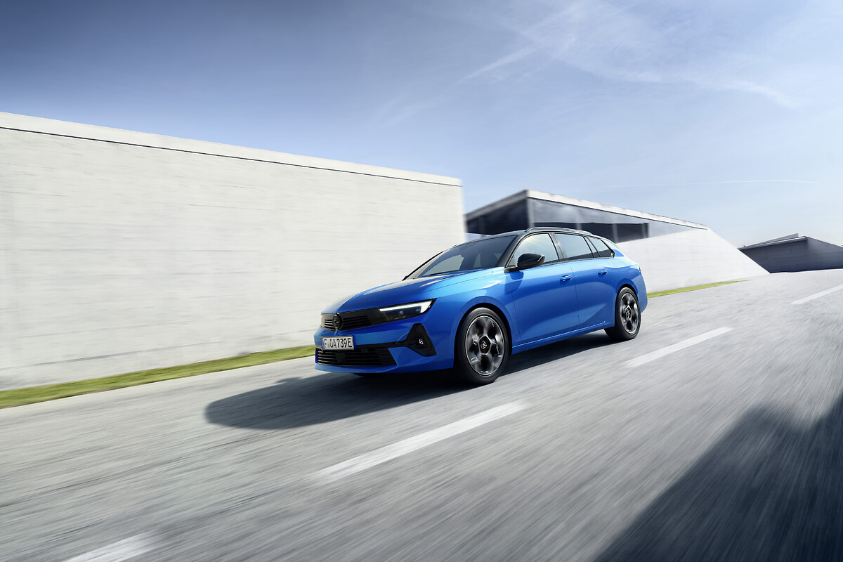 Mehr Leistung, mehr Reichweite, gleicher Preis: Neuer Plug-in-Hybrid für Opel Astra und Astra Sports Tourer