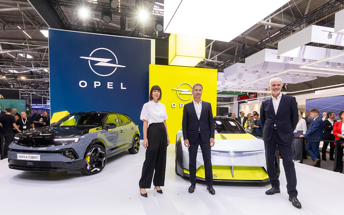 Marketingchefin Rebecca Reinermann, Opel CEO Florian Huettl, Designchef Mark Adams (v.l.n.r)