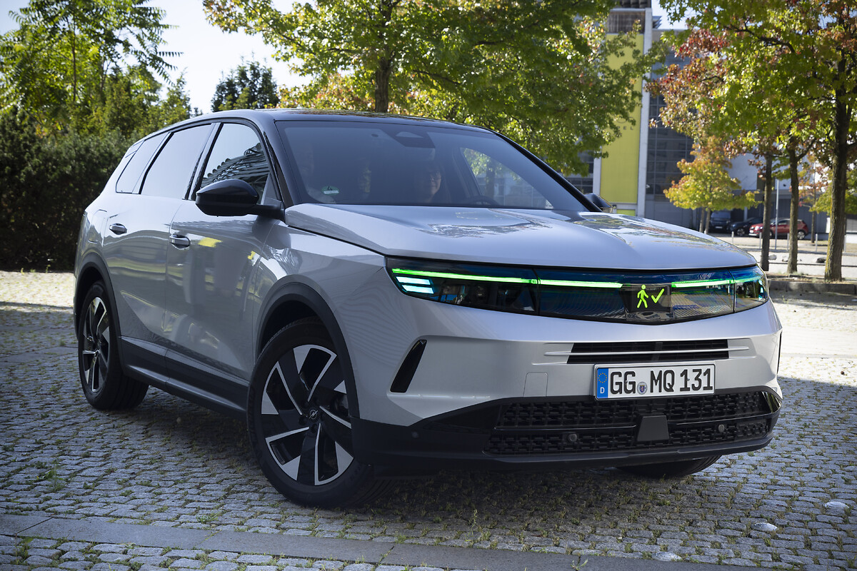 Opel präsentiert KI-gestützte Lichtkommunikation in autonomen Fahrzeugen