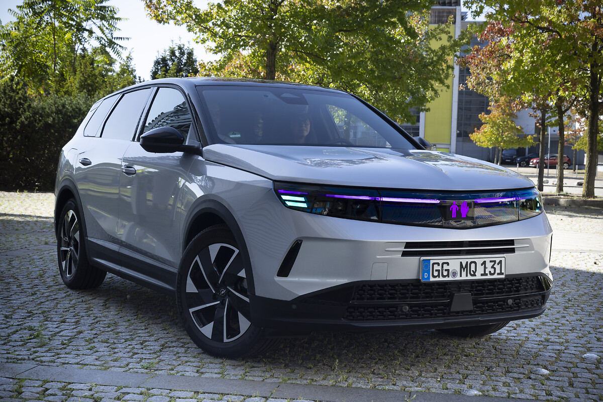 Opel präsentiert KI-gestützte Lichtkommunikation in autonomen Fahrzeugen