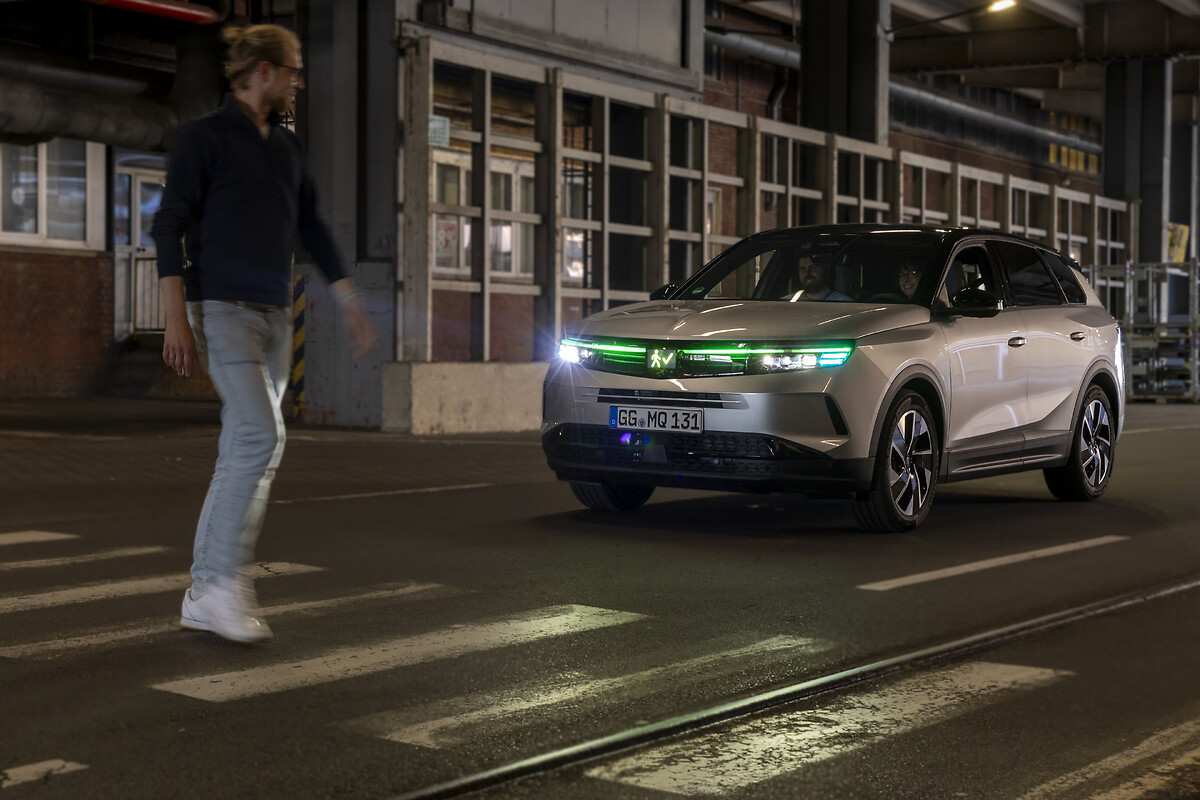 Opel präsentiert KI-gestützte Lichtkommunikation in autonomen Fahrzeugen