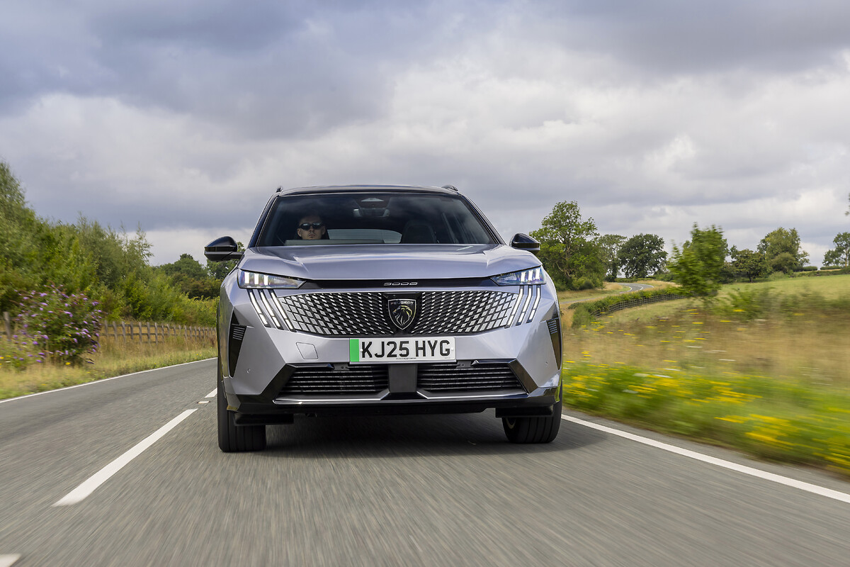 NEW_PEUGEOT_E5008AWD_EXT_UK_2025 (9)