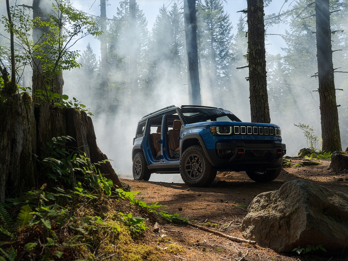 Techo panorámico del Jeep Recon 2026 y diseño para la libertad al aire libre; descubre más sobre este SUV eléctrico en Europacoche.com.