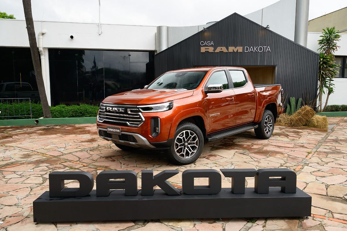 001 Ram no Salão Nova Dakota Laramie