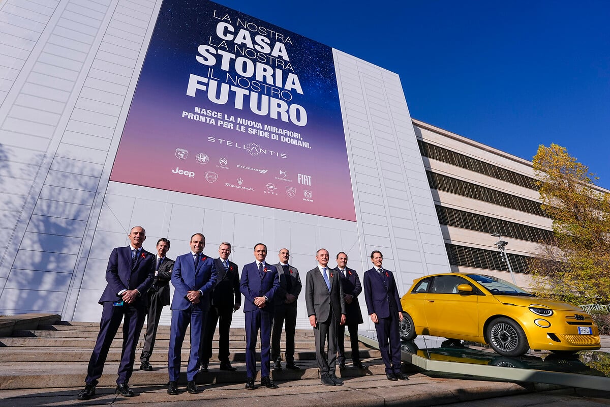 Turin celebrates arrival of Fiat 500 Hybrid at Mirafiori and start