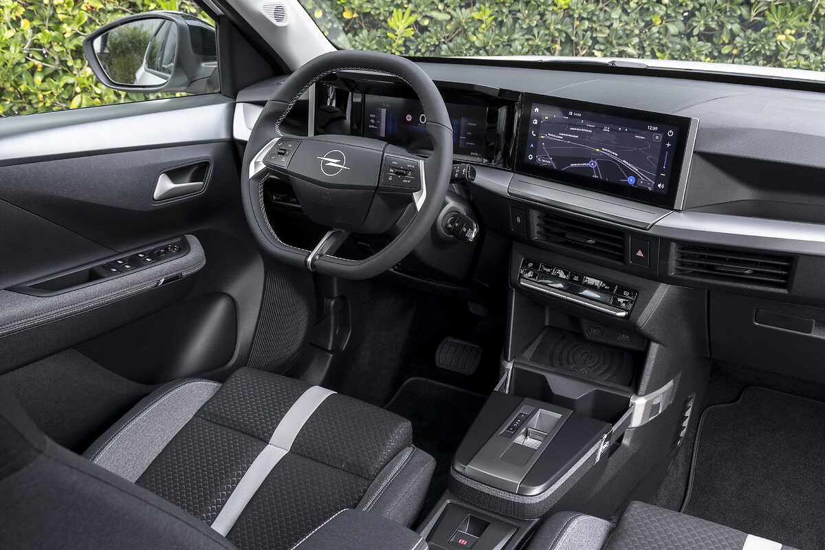 Opel Corsa Benzinli İç Mekan