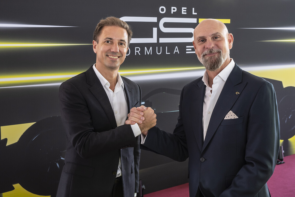 Opel CEO Florian Huettl (left) and FIA Formula E CEO Jeff Dodds