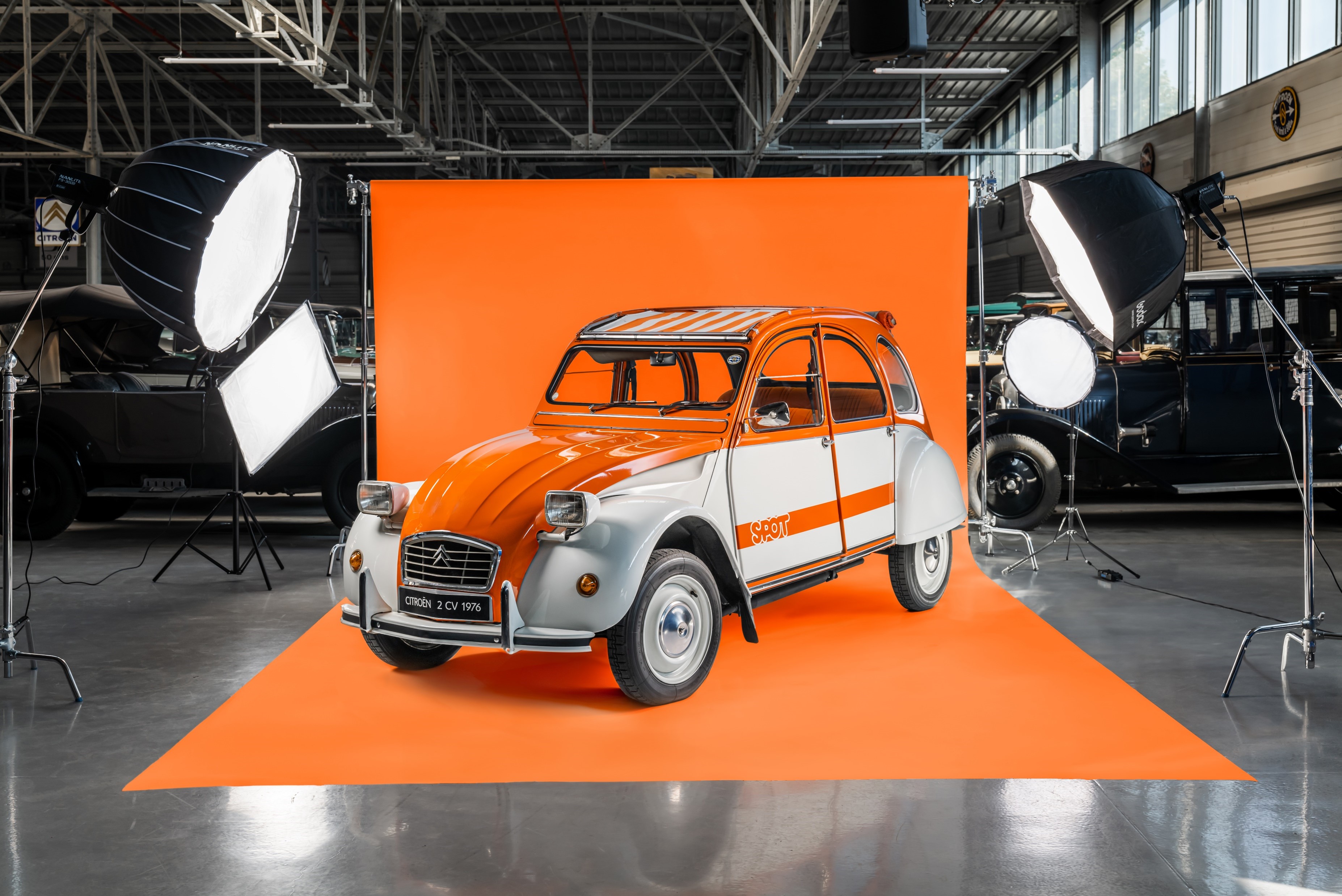 CITROEN 2 CV シトロエン E/P/A CITROËN CELEBRATES THE 50TH ANNIVERSARY OF THE 2 CV SPOT, THE