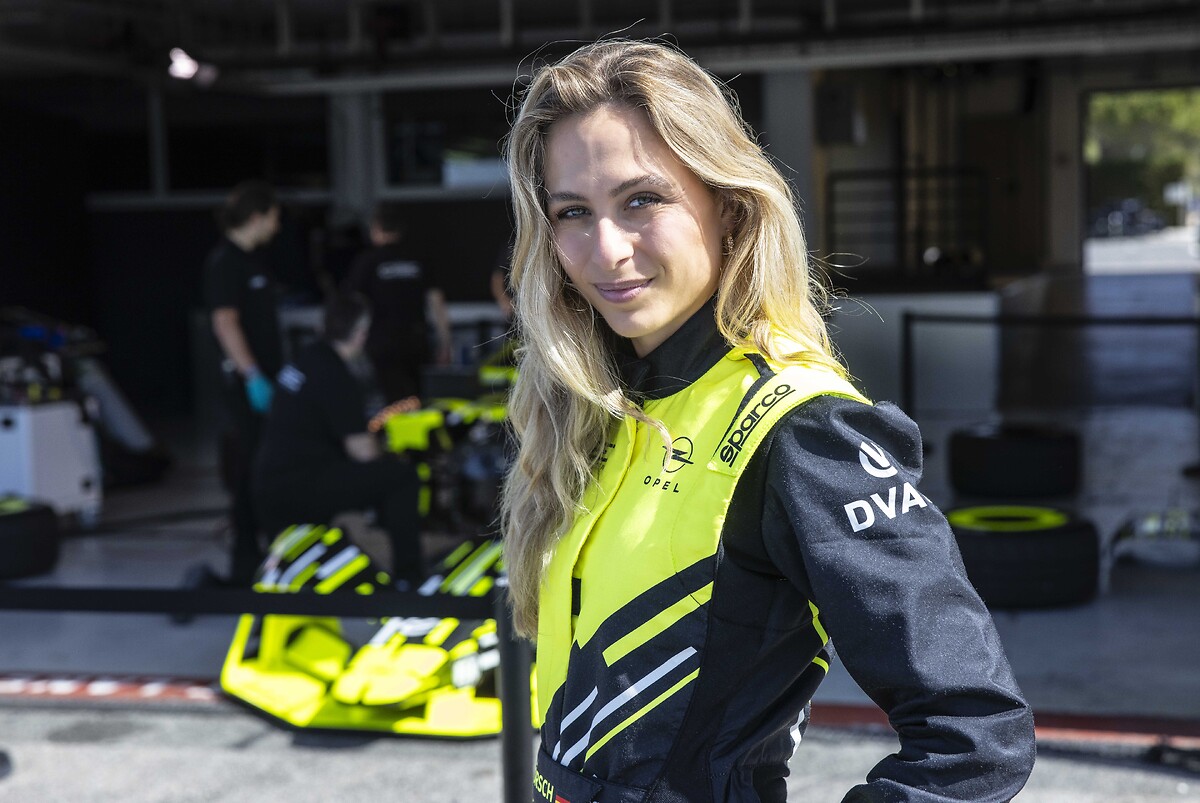 Test- und Entwicklungsfahrerin Sophia Flörsch 