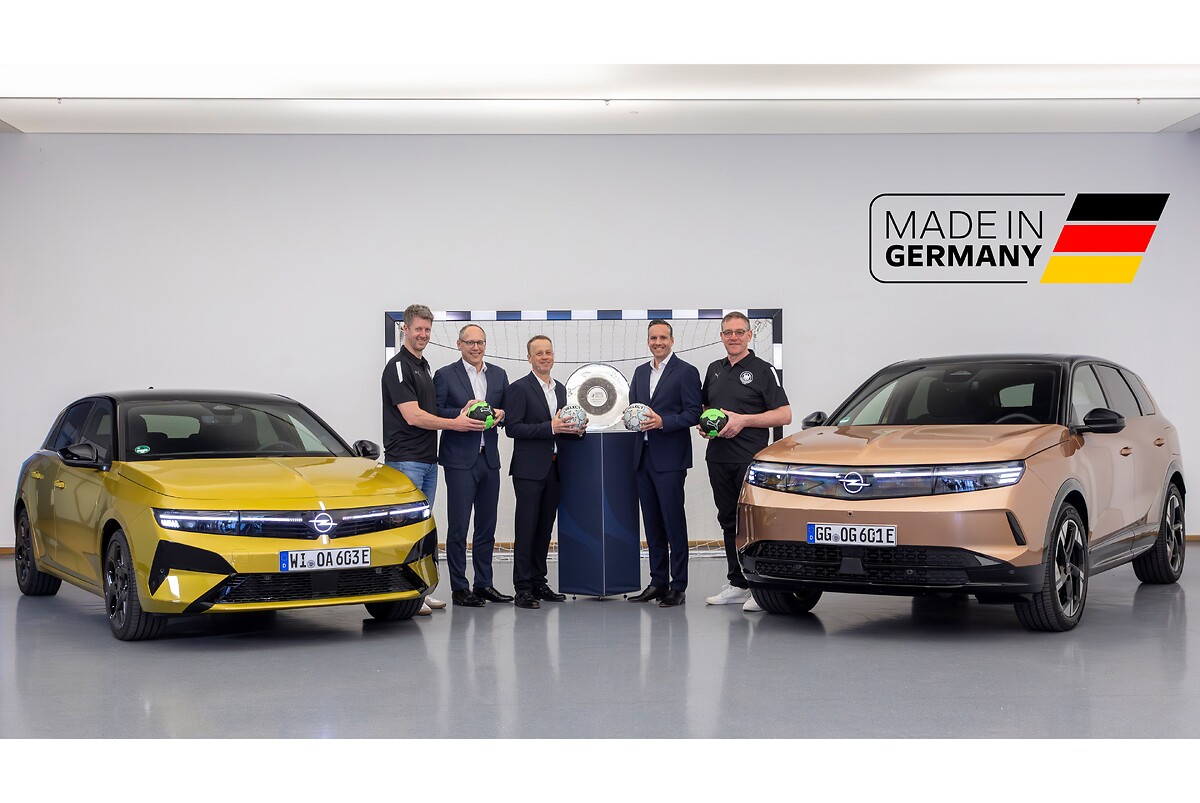Markus Gaugisch, national coach of the German women's national handball team, Mark Schober, CEO of the German Handball Federation, CEO of HBL GmbH Frank Bohmann, Patrick Dinger, Head of Opel Germany and Alfred Gislason, national coach of the German men's national handball team (from left to right)