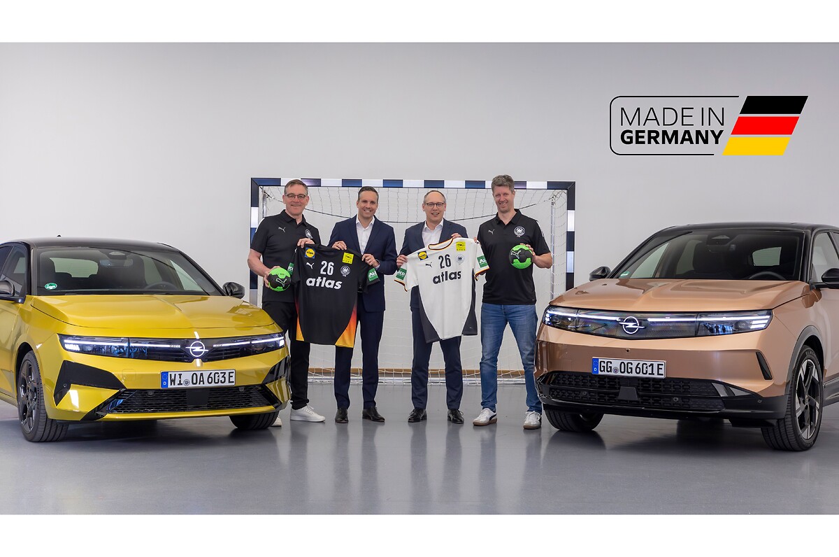 Alfred Gislason, national coach of the German men's national handball team, Patrick Dinger, Head of Opel Germany and Mark Schober, CEO of the German Handball Federation and Markus Gaugisch, national coach of the German women's national handball team (from left to right) 