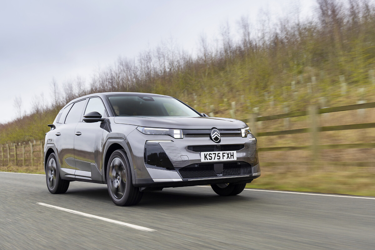 C5Aircross_Hyb_Dyn1