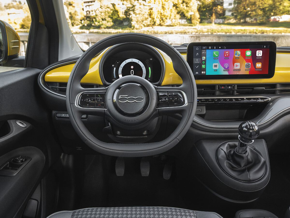 Fiat500Hybrid_Interiors10
