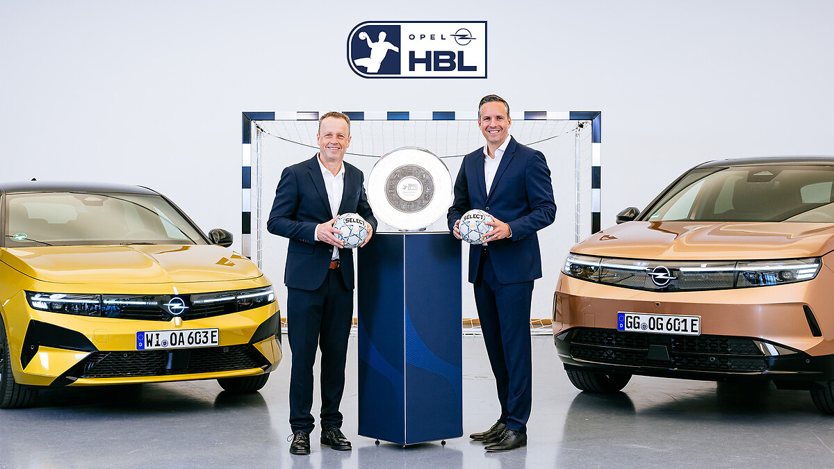 CEO of HBL GmbH Frank Bohmann (left) with Head of Opel Germany Patrick Dinger.