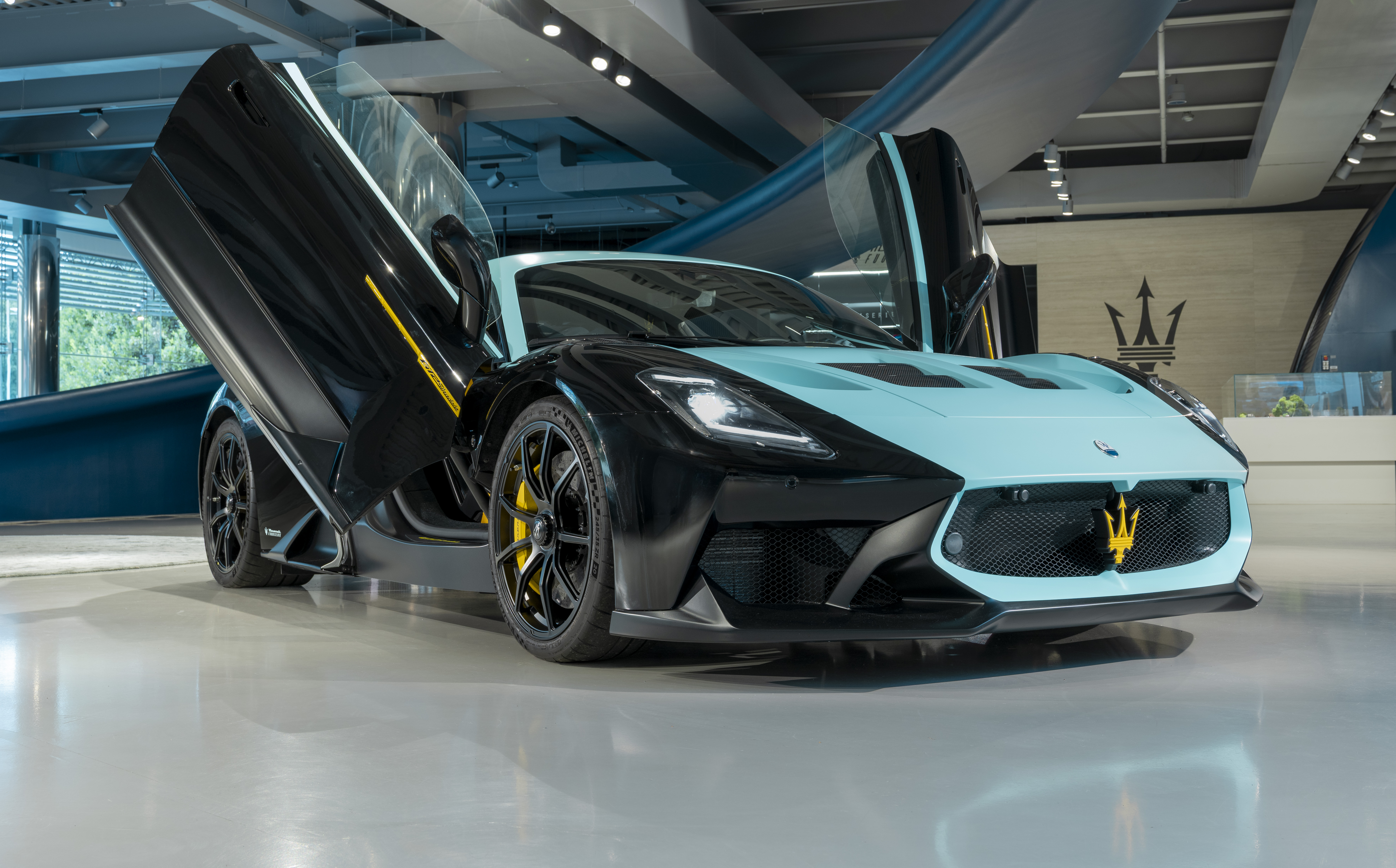 邦楽 AUTO-MOD LEGACY The Maserati MC12 legend revived in a GT2 Stradale Fuoriserie
