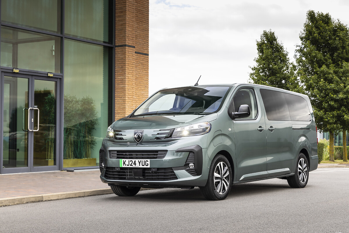 peugeot-etraveller-2024-uk-ext-8