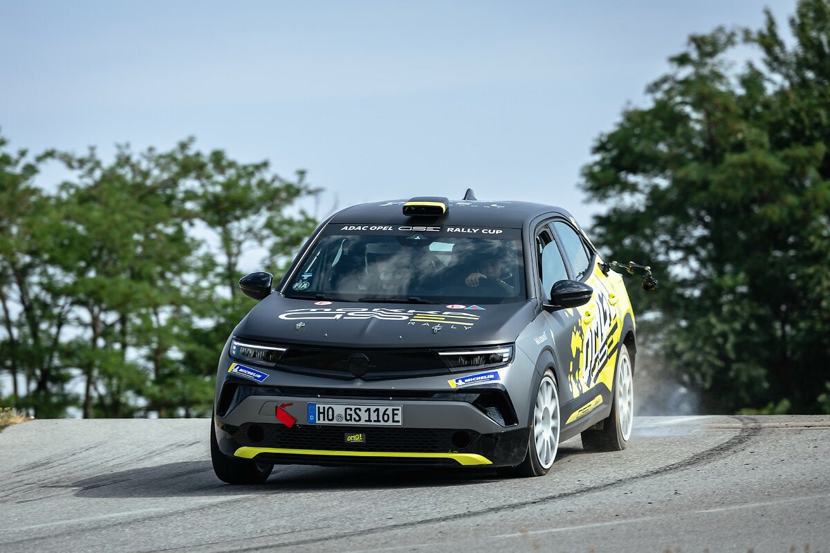 Formel E trifft Elektro-Rallye: Sophia Flörsch startet im ADAC Opel GSE Rally Cup