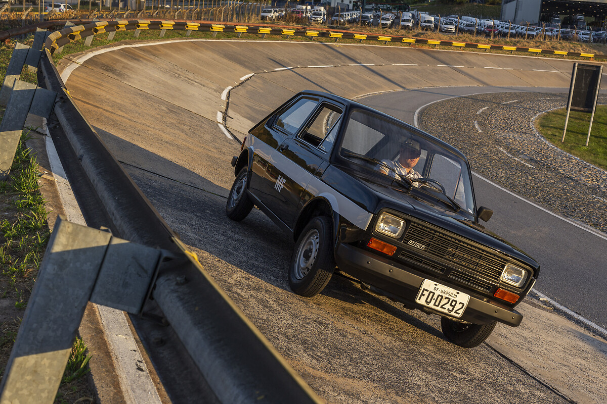004_Fiat147etanol