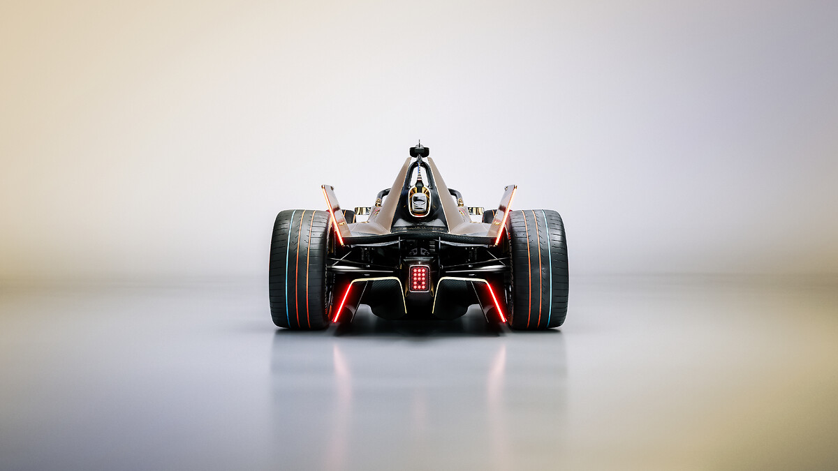 S12_LND_8K_MAX_7_REAR