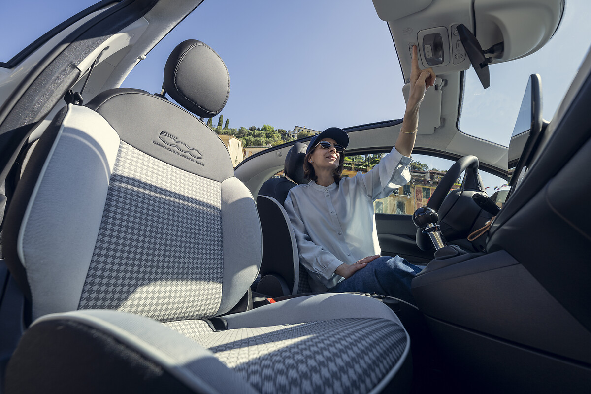 Fiat 500e Convertible (1)