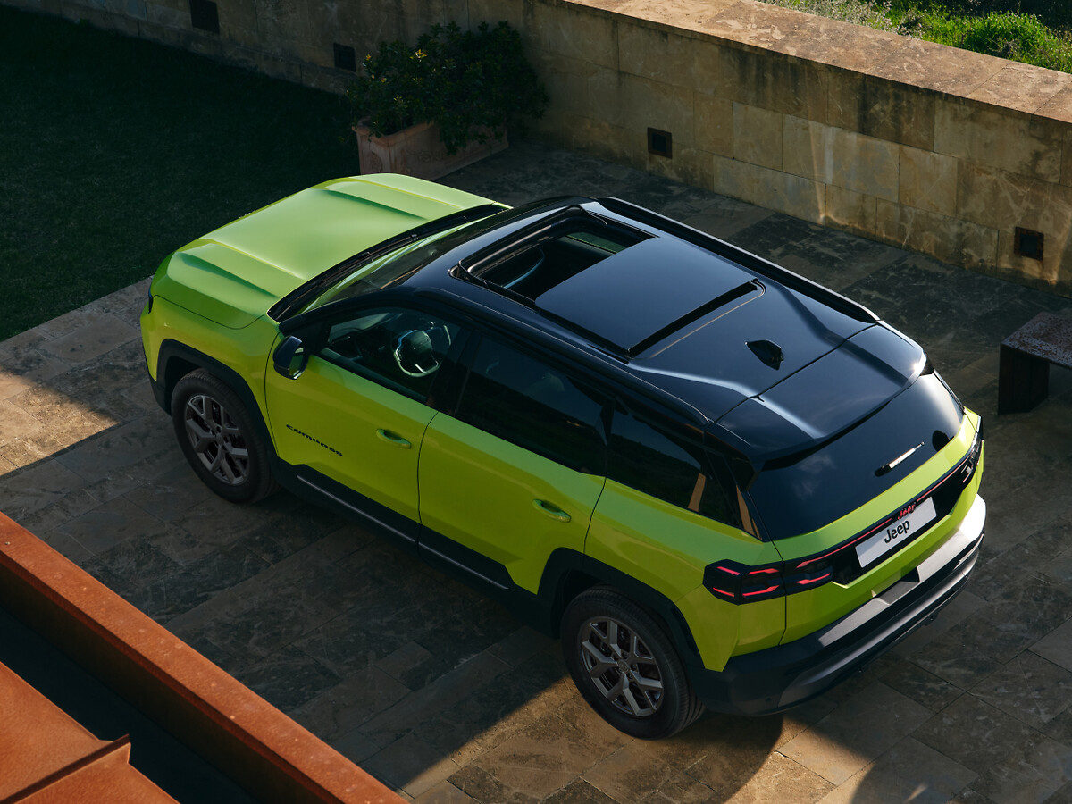Jeep Compass Plug-In Hybrid Two-tone black roof jpg