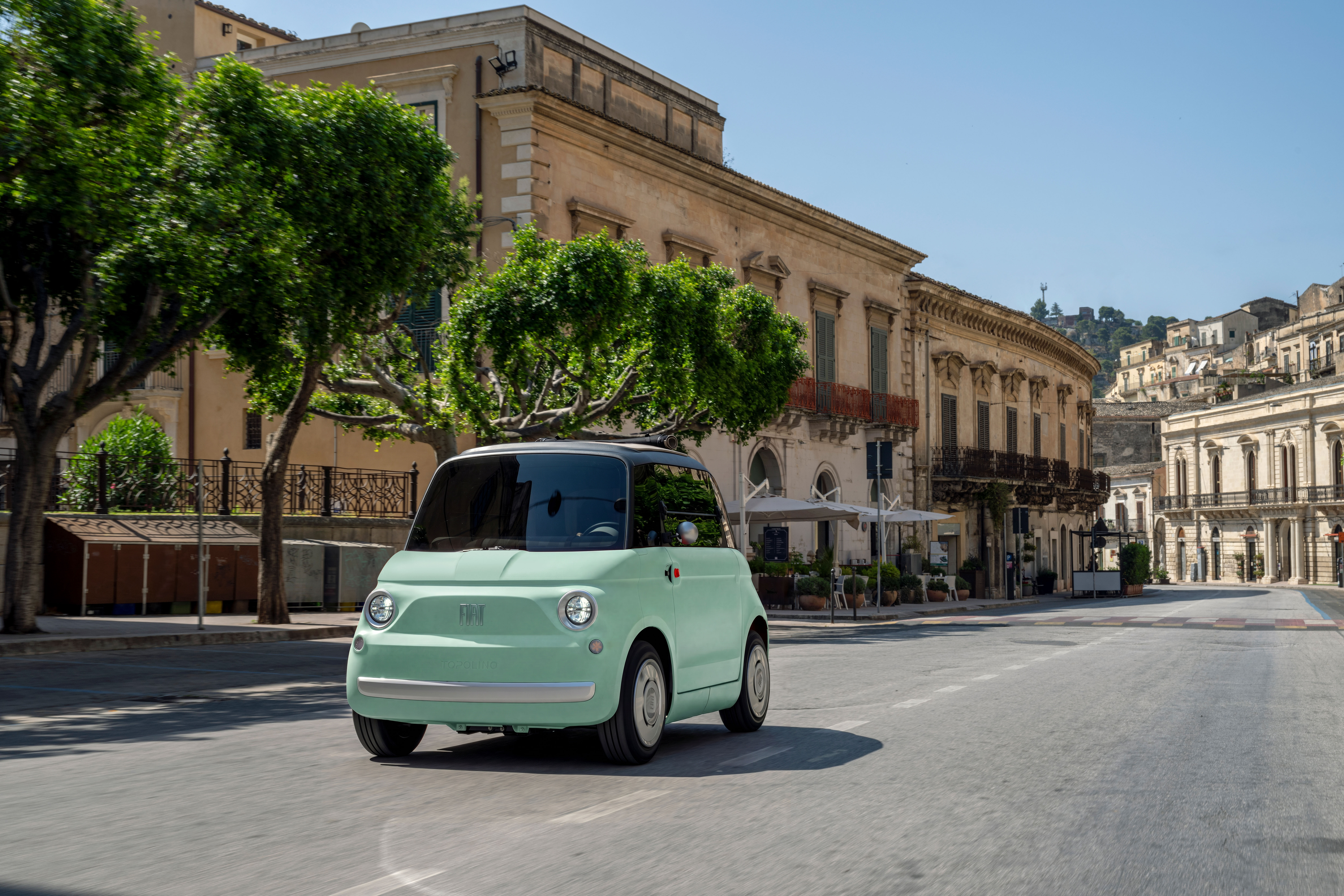 Jetzt mit Cabrio-Feeling serienmäßig: Neuer Fiat Topolino Dolcevita mit Stoffverdeck als Highlight | FIAT | Stellantis Media