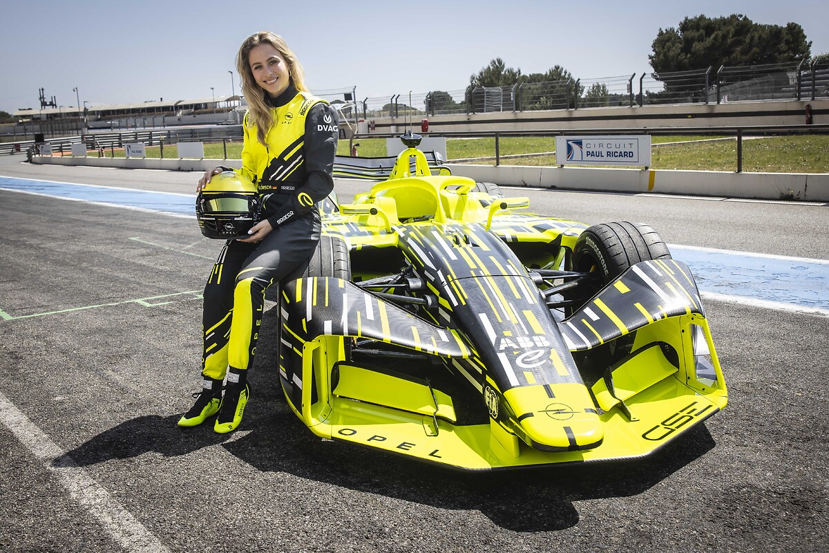 « L’ADN de la compétition, sur la route » : Sophia Flörsch, ambassadrice Opel, part à la découverte des racines sportives du Mokka GSE