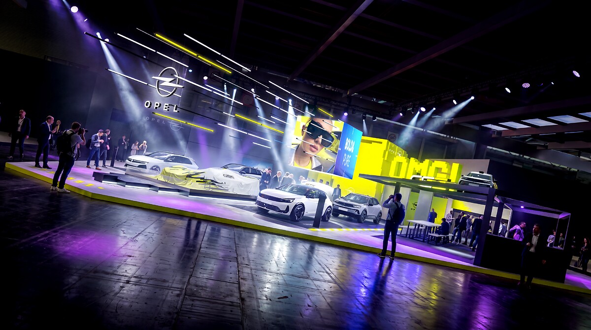 Opel STX Concept and OMG! GSE: Opel turns German Autobahn into Emotional Stage at Paris Motor Show