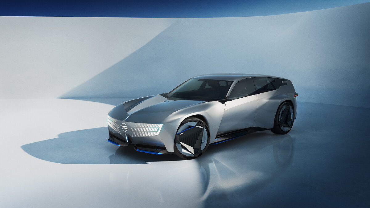 A station wagon looking to the future: the Opel STX concept car has been unveiled