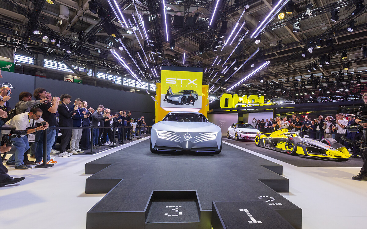 Un aperçu passionnant de l'avenir : le concept Opel STX et l'Opel GSE 27FE font leur première mondiale au Salon de l'automobile de Paris